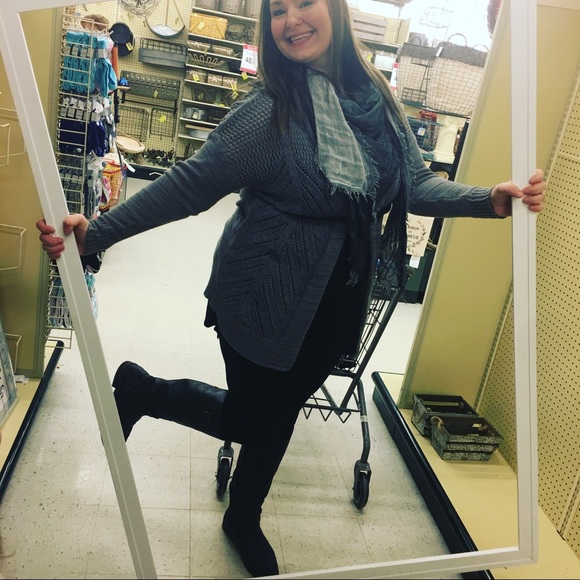 Bookmark my Closet ❤️ - Picture 8 of 8